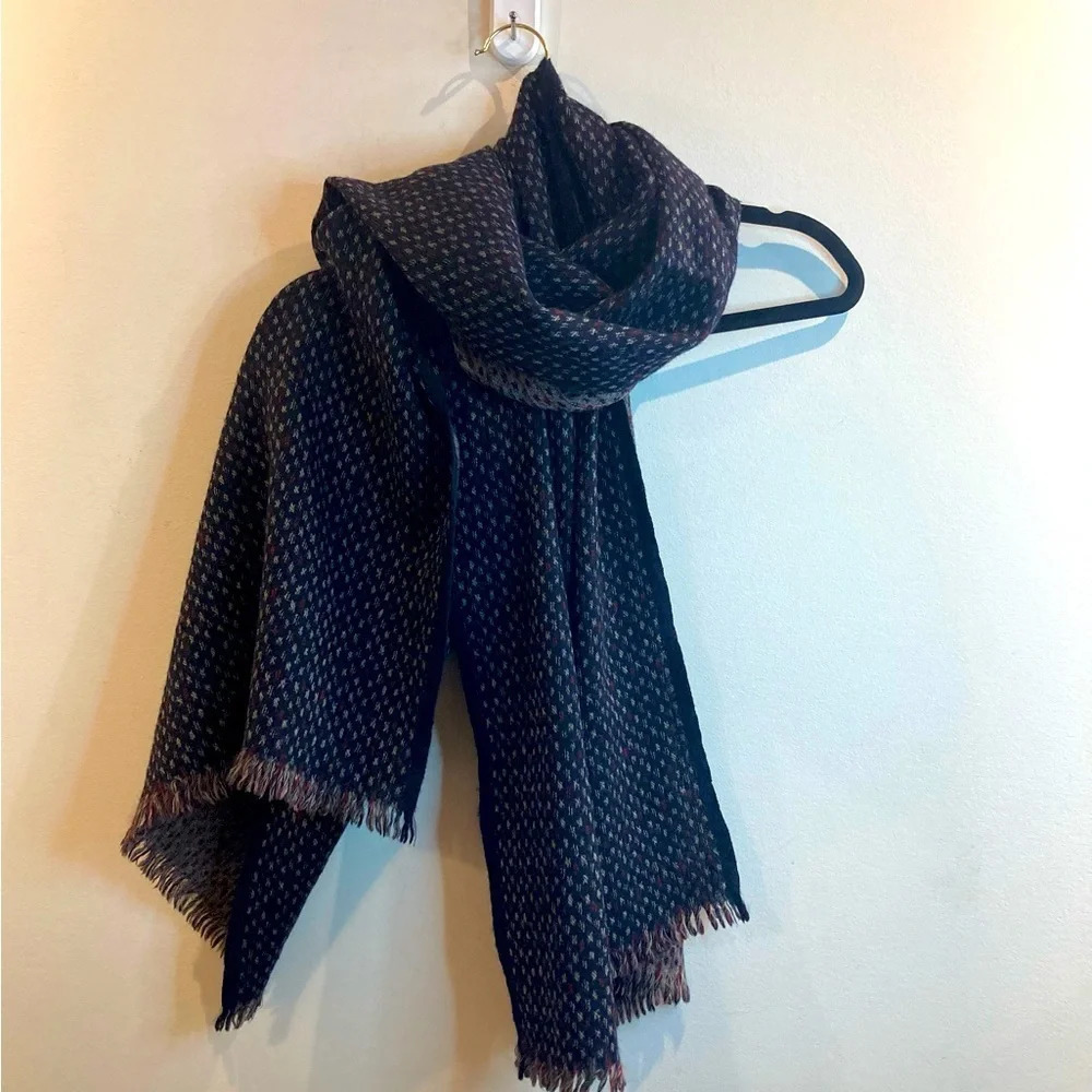 LUCKY BRAND 100% Wool Dark Blue Tiny Geometric Design Micro Fringe Large Scarf